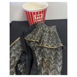 Popcorn ceramic bucket with apron