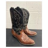 9.5 Laredo boots