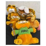 Group of Garfield plushyï¿½s