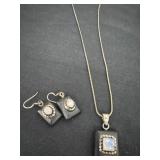 with square moonstone gemstones Necklace with