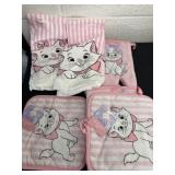 New Aristocats, potholders of oven mitts and hand
