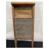18ï¿½ vintage wash board