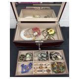 14ï¿½x7ï¿½x4ï¿½ jewelry box full of miscellaneous
