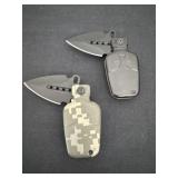 2 pocket knifes