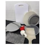 Group of kitchen items