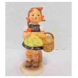 Goebel Hummel Figurine Titled "Sister" (#98)
