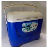 IGLOO Island Breeze 28 Quart Hinged Lid Ice Chest