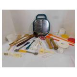 Kitchen pestles; wood, plastic spoons
