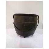 9" Iron Pot w/Handle