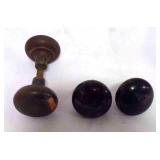 2 Black Door Knobs & 2 Metal Door Knobs