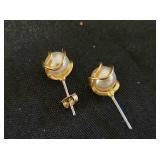14K gold-plated Pearl stud earrings; 1.2 g.