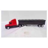 1/64 ERTL Freightliner W/Grain Trailer 1/64 ERTL Freightliner W/Grain Trailer