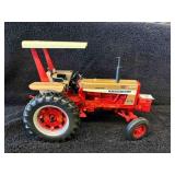 INTERNATIONAL 656 - TOY TRACTOR