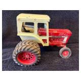 INTERNATIONAL - 1466 TOY TRACTOR