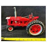 FARMALL - H -  TOY TRACTOR