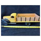 GM - TOY TRUCK - DIE-CAST