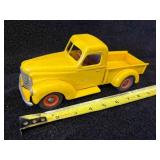 VINTAGE - INTERNATIONAL TRUCK