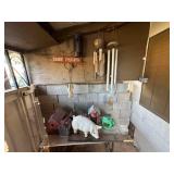 Assorted outdoor dï¿½cor