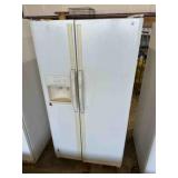 Frigidaire Side/Side Refrigerator/Freezer