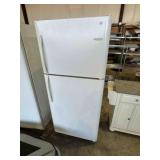 Frigidaire Refrigerator/freezer-powers on