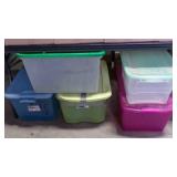 5 plastic tubs - 1 has crack inside, 1 on the lid