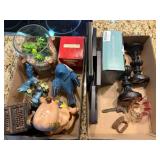 2 BOXES OF  HOME Dï¿½COR