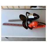 BLACK AND DECKER HEDGE TRIMMER