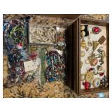 ASSORTMENT OF COSTUME/FASHION JEWELRY