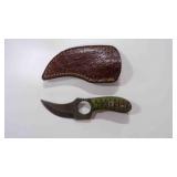 Damascus steel skinner knife with sheath