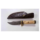 Damascus steel hunting knife with sheath