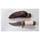 Damascus steel hunter knife with sheath