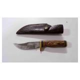 Damascus steel hunting knife with sheath
