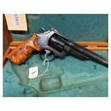 SMITH AND WESSON - YELLOWSTONE - .44 MAG REVOLER