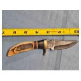 Trailing blade knife w/guard. Antler-like handle.