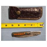 Folding knife w/wood handle. Damascus steel.