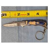 Small Bowie-style knife w/key chain. Wood handle.