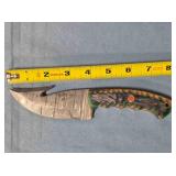 Trailing point hunting knife w/gut hook.