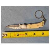 Lockback folding knife w/keychain Jimping on spine