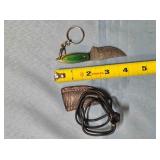 Small trailing point blade knife w/keychain.