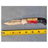 Lockback knife w/jimping on spine. Damascus steel.