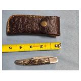 Folding pocket knife. Damascus steel.