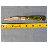 Folding knife w/wood handle. Damascus steel.