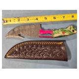 Hunting knife w/gut hook. Damascus steel.