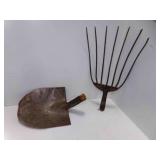 Vintage Metal Pitchfork Head - Spade Shaped Shovel