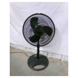 Lasko Oscillating Fan-powers on 18"
