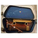 Tremoloa type zither