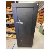 Homak Metal Gun Case, has key