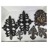 6 Decorative metal wall hangings