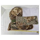 Thinsulate camo hood; Full-face Velcro closures