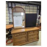 Bassett Oak Dresser w/detachable mirror